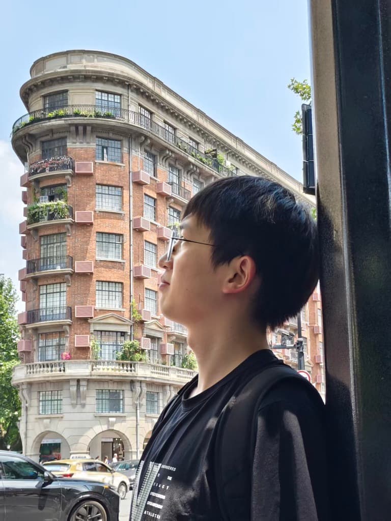 窗边的个人侧影